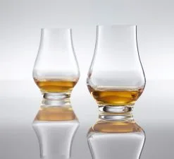 Schott Zwiesel Nosing Tumbler Whiskyglas -Rödvinsglas Affär bar special nosing whiskyglas schott zwiesel bakgrund